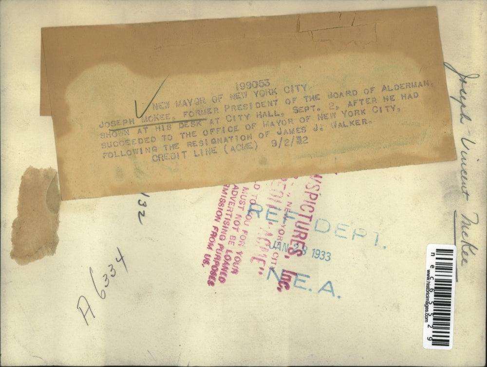 1932 Press Photo Joseph McKee shown at his desk at City Hall in New York City