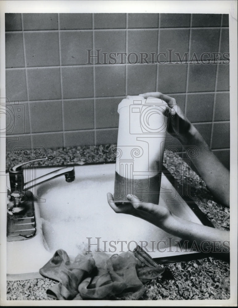 1958 Press Photo A new type of hand washing device for home use on hoisery