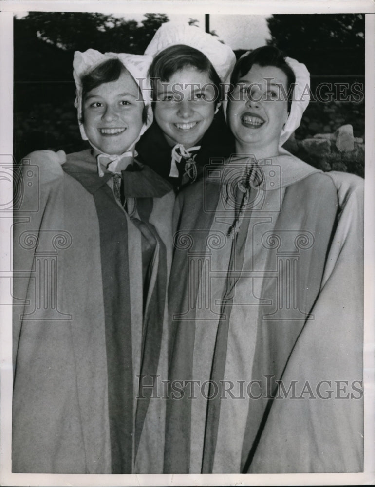 1955 Press Photo Southampton, P Price,C Warren, R Stetson as Mayflower pilgrims- Historic Images