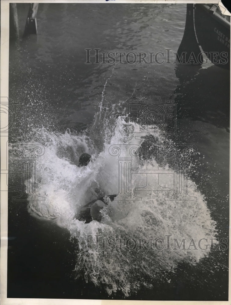 1942 Press Photo A West Coast Port Cadet in the Marine Service basic training school - Historic Images