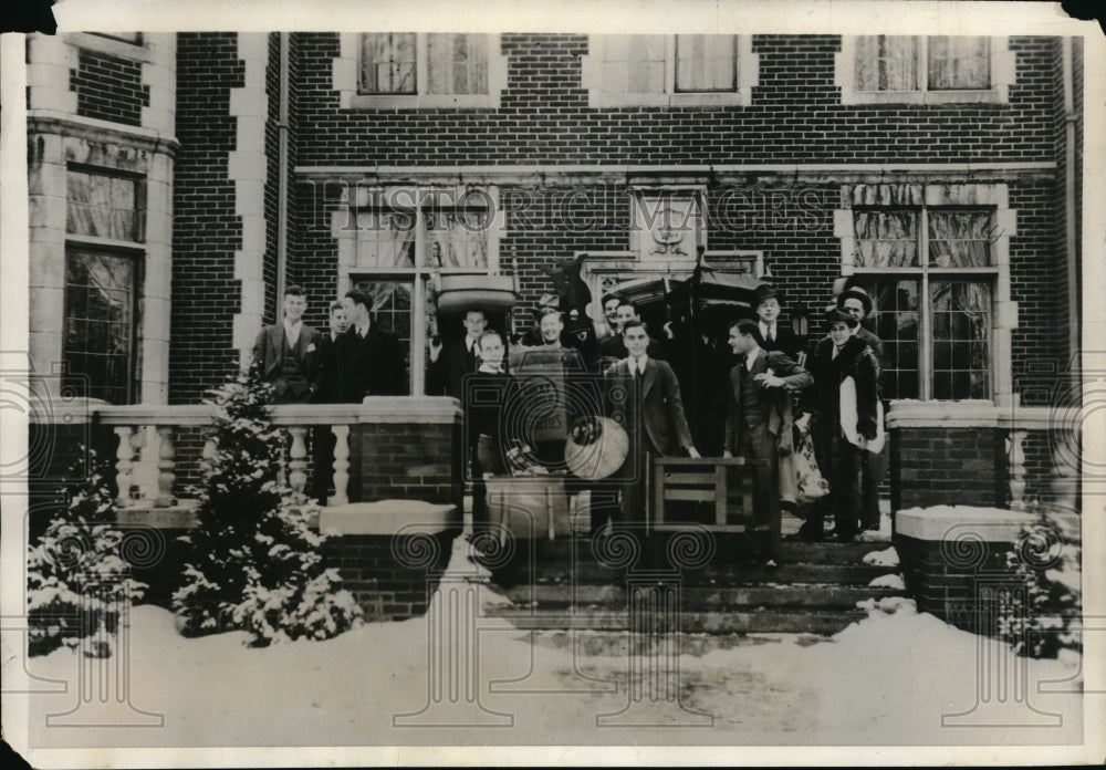 1931 Press Photo Drunk University of Michigan Frat Brothers Out Of House In Snow