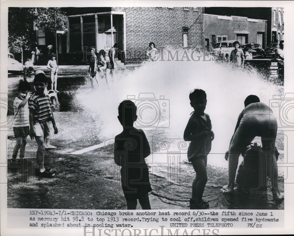1953 Press Photo Chicago Heat Record Opened Fire Hydrant