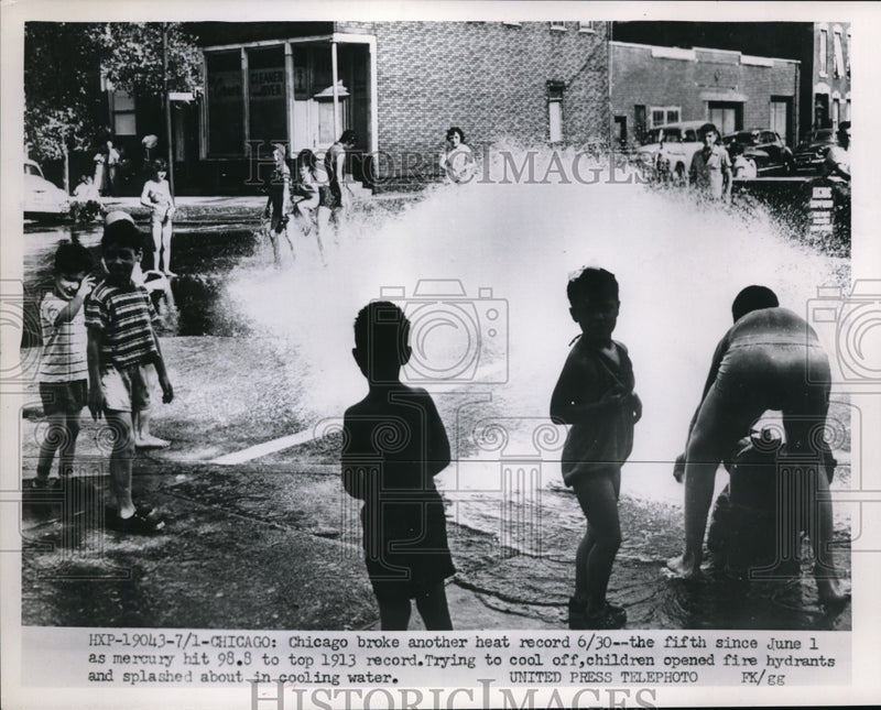 Load image into Gallery viewer, 1953 Press Photo Chicago Heat Record Opened Fire Hydrant
