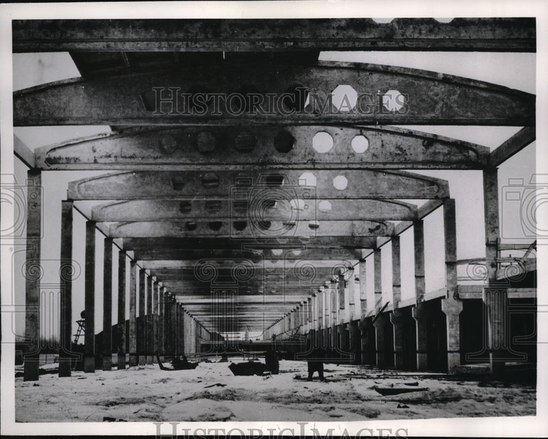 Load image into Gallery viewer, 1961 Press Photo Moscow, Russia Leningrad Ave Airline Station is under
