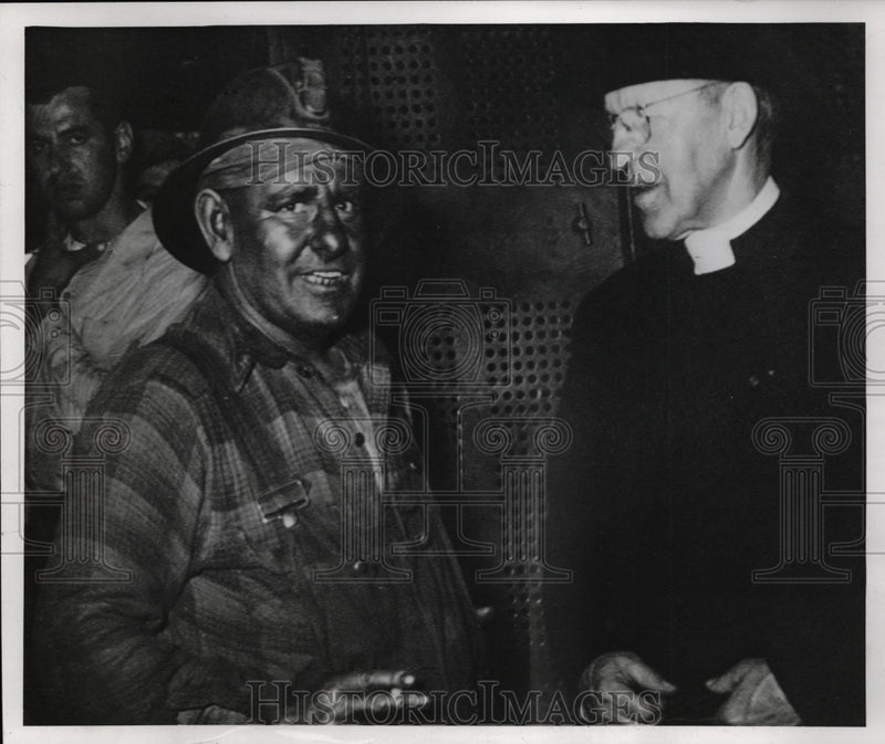 Load image into Gallery viewer, 1952 Press Photo Richard Cox talks to his parish priest , Rev. William Hewton Wa
