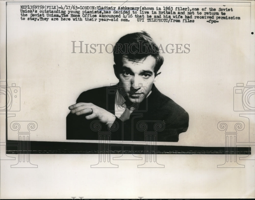1963 Press Photo Vladimir Ashkenazy Soviet Union's great Pianist in Britain