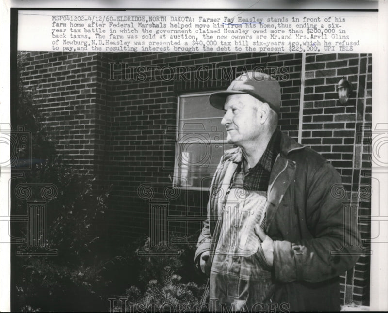 Load image into Gallery viewer, 1960 Press Photo Framer Fay Heasley stands in front of his farm as Federal Marshals move him from hi
