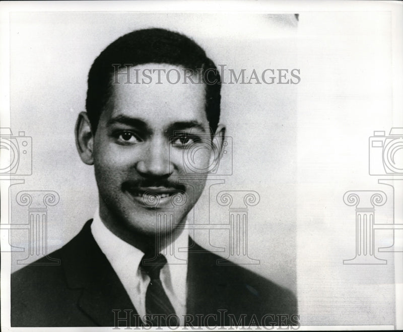 Load image into Gallery viewer, 1968 Press Photo Edward Holmen University Of Kraclow
