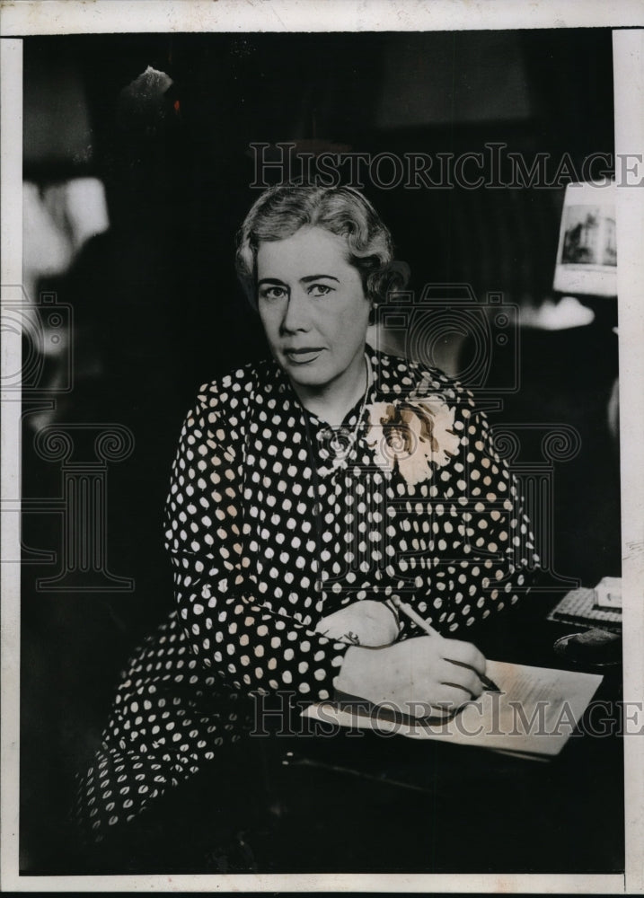 1935 Press Photo Mrs. Thomas Beck, the only woman re-settlement director