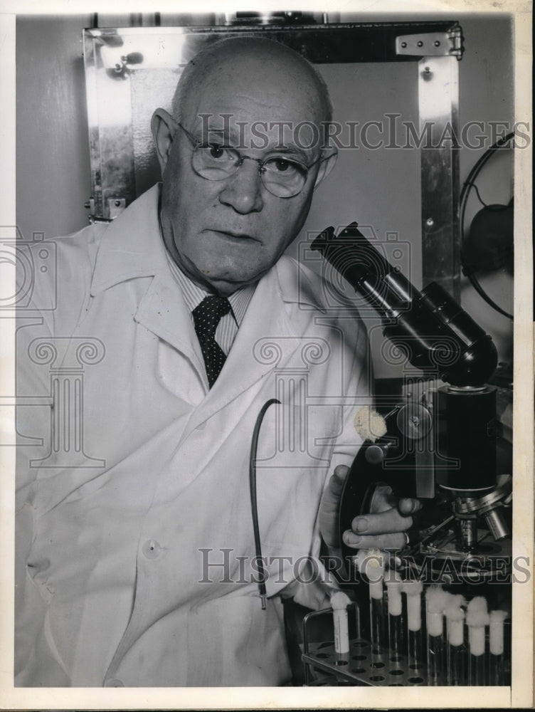 Load image into Gallery viewer, 1944 Press Photo Self-taught Bacteriologist Dr Edgar B Durchell honorary fellow
