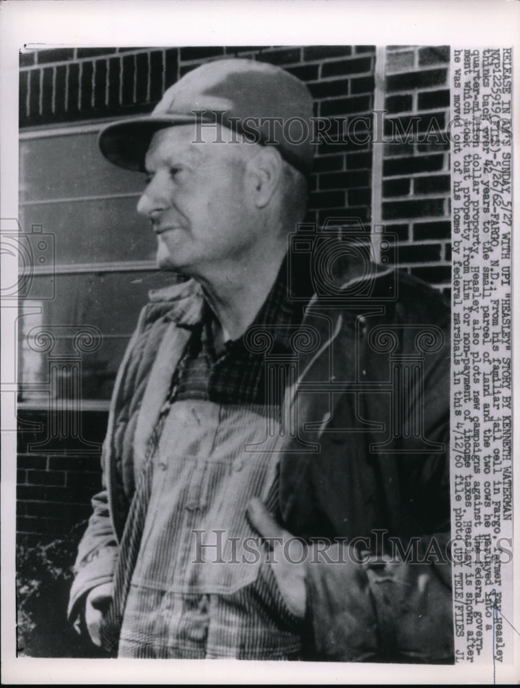 1962 Press Photo Fay Heasleythinks back of a small parcel of land- Historic Images