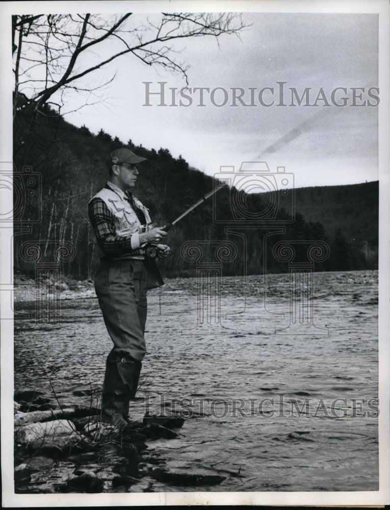 Load image into Gallery viewer, 1960 Press Photo Artist Horace Hano at Loyalsock Creek in Central Pennsylvania
