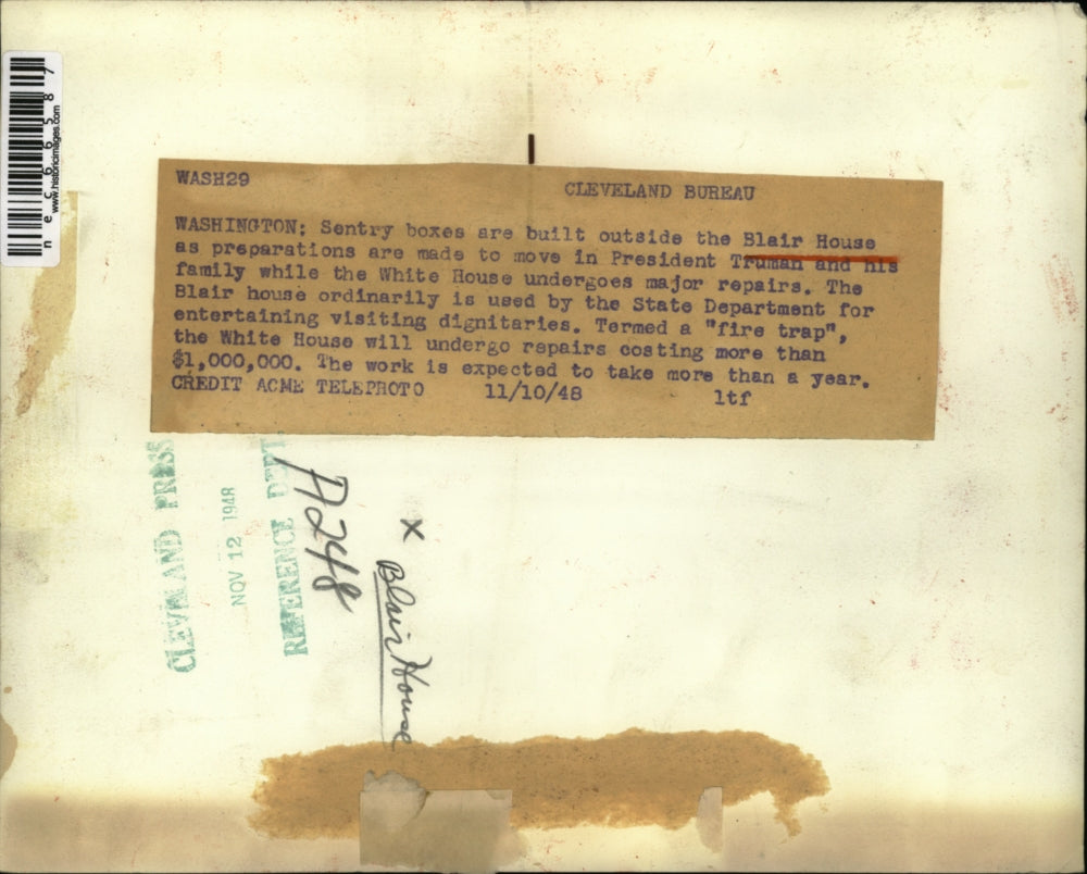 1948 Press Photo People outside the Blair House