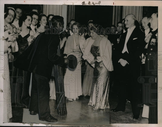 1938 Press Photo London, England midnight-new year tradition that a chimney