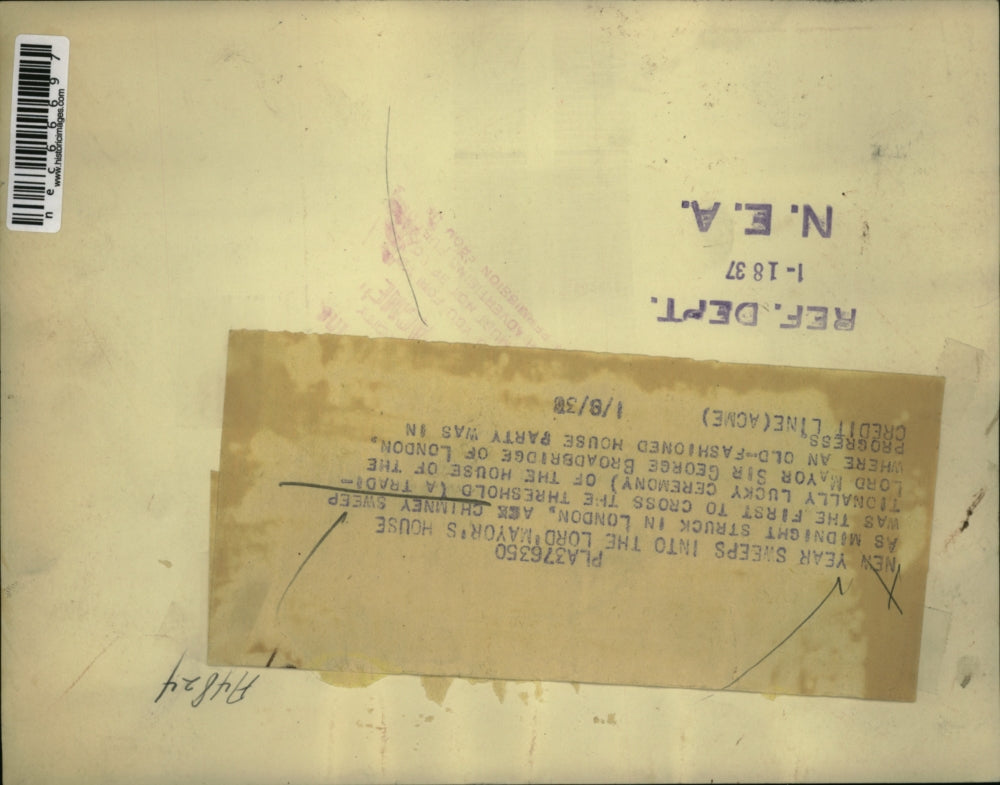 1938 Press Photo London, England midnight-new year tradition that a chimney