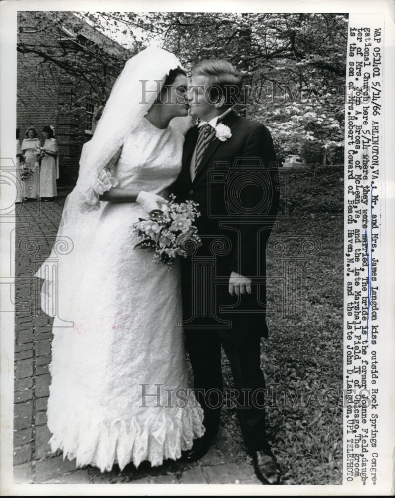 1966 Press Photo Arlington, Va wedding of James Langdon and Joanne Field