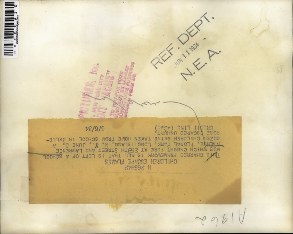 1934 Press Photo School Bus Caught Fire 259th Str And Lawrence Ave - nec66910