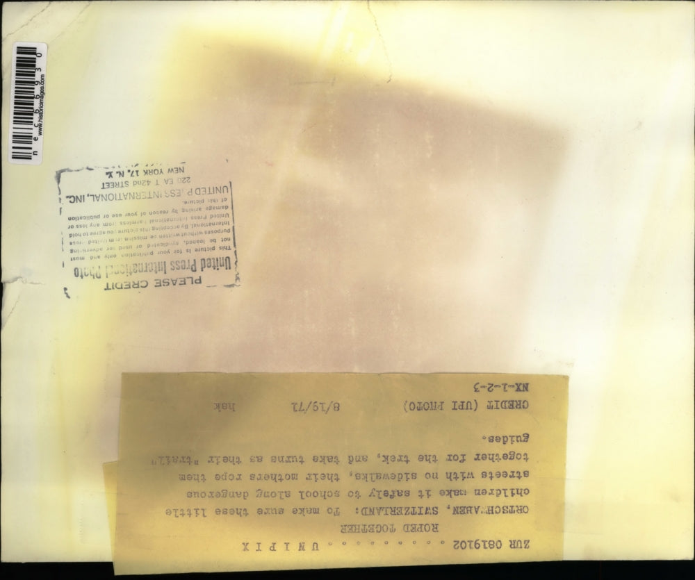 1971 Press Photo Children roped together to go to school safely in Switzerland