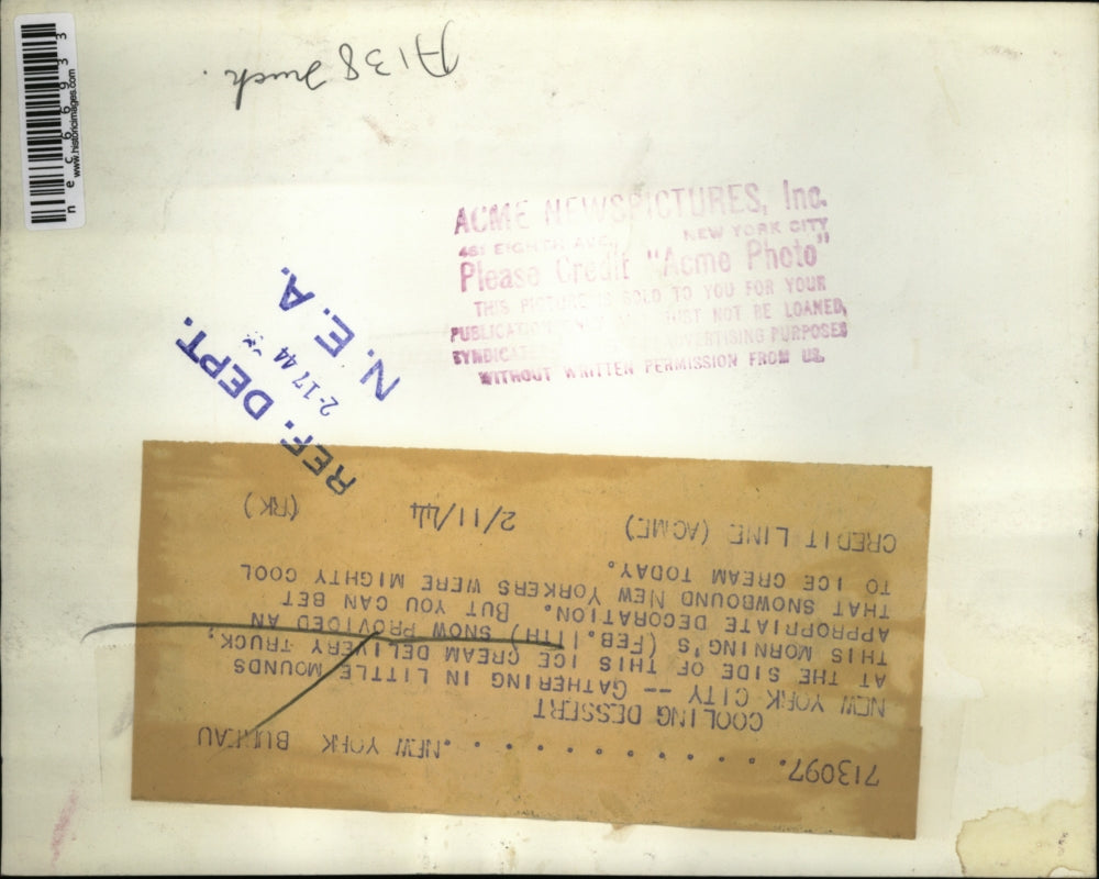 1944 Press Photo Mayfair Ice Cream Delivery Truck Drives On Snowy Street