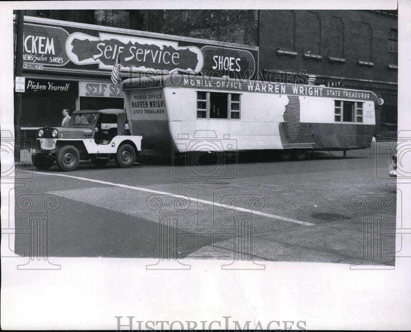 Load image into Gallery viewer, 1956 Press Photo Senate Banking &amp; Currency Committee Investigates Trailer
