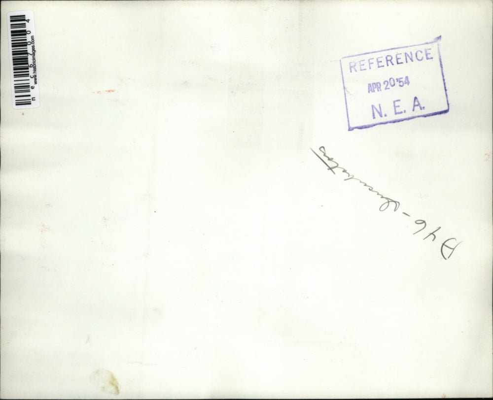 1954 Press Photo Mary Lou in the arms of her mother Mrs. Raymond Stilwell