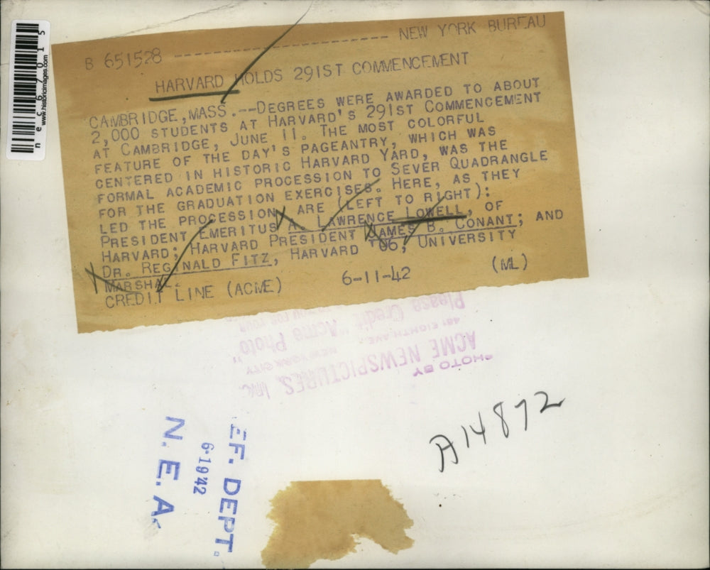 1942 Press Photo Degrees awarded to 2k students at Harvard University in Mass.