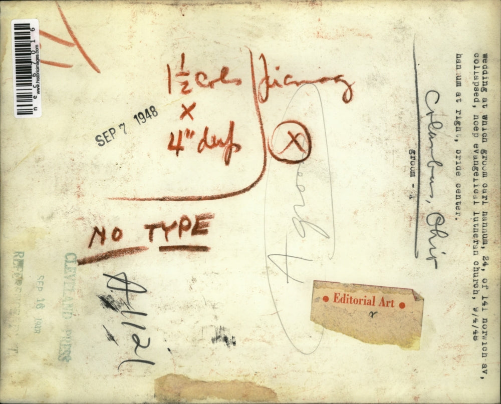 1948 Press Photo Carl Hanaum collapses at his wedding in Columbus Ohio