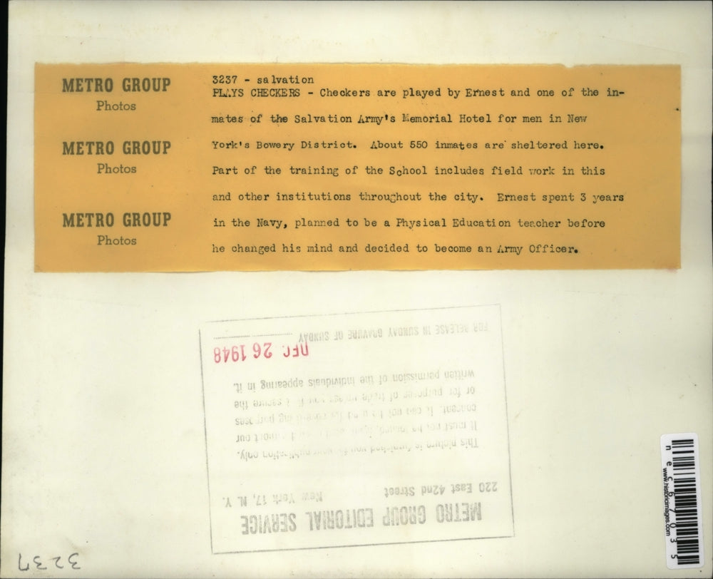 1948 Press Photo Salvation Army Memorial Hotel, ernest is shown playing checkers