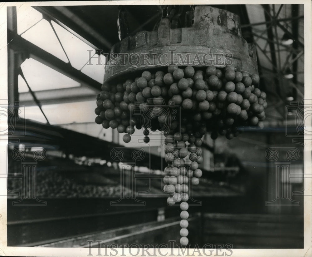 1960 Press Photo Johnstwn, Pa US Steel Mill Plant with electo-magnet lift of