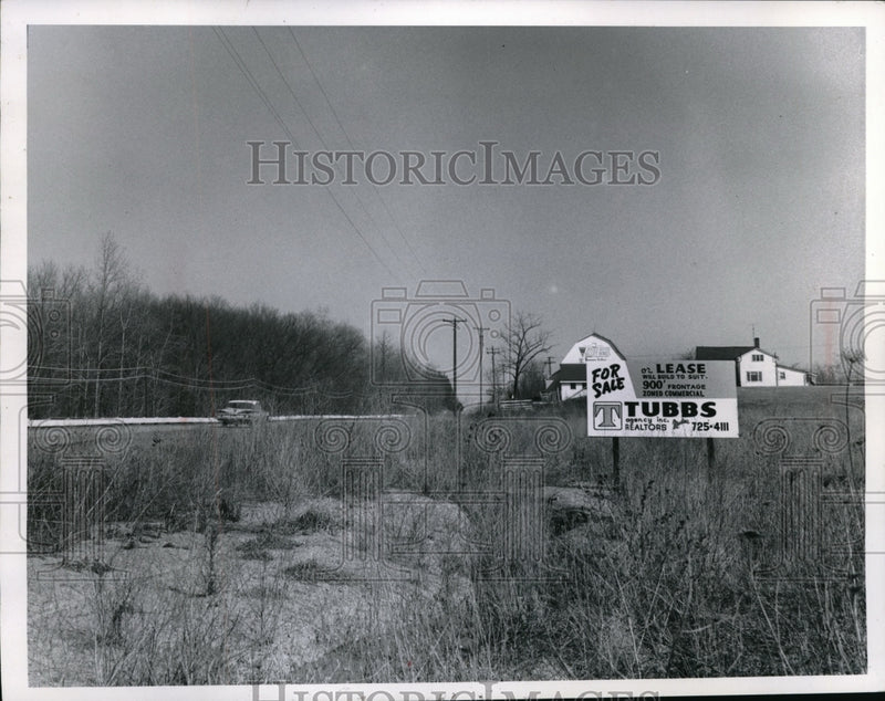 Load image into Gallery viewer, 1959 Press Photo Medina, Ohio land for sale near Interstate 71
