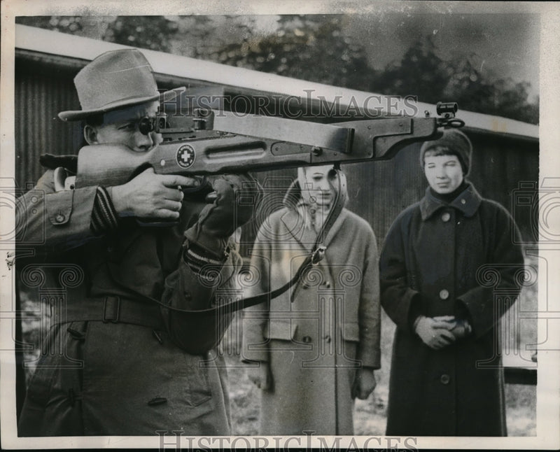 Load image into Gallery viewer, 1958 Press Photo Crosbow looks like rifle tried by Helse Granberg in Sweden
