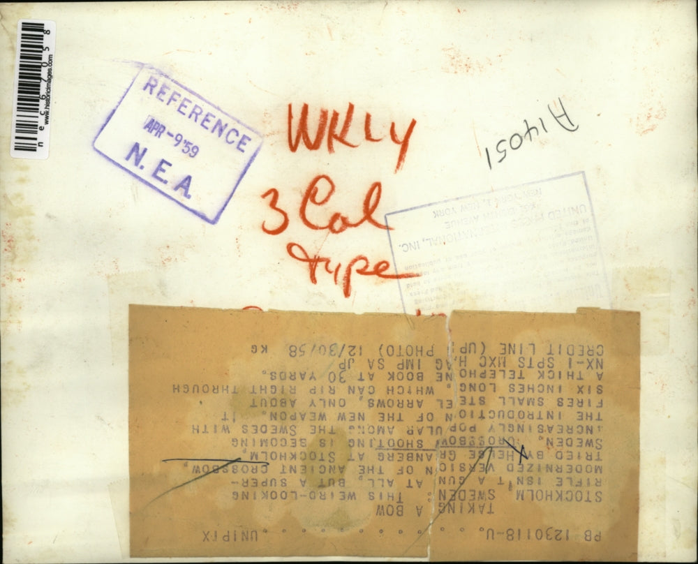 1958 Press Photo Crosbow looks like rifle tried by Helse Granberg in Sweden