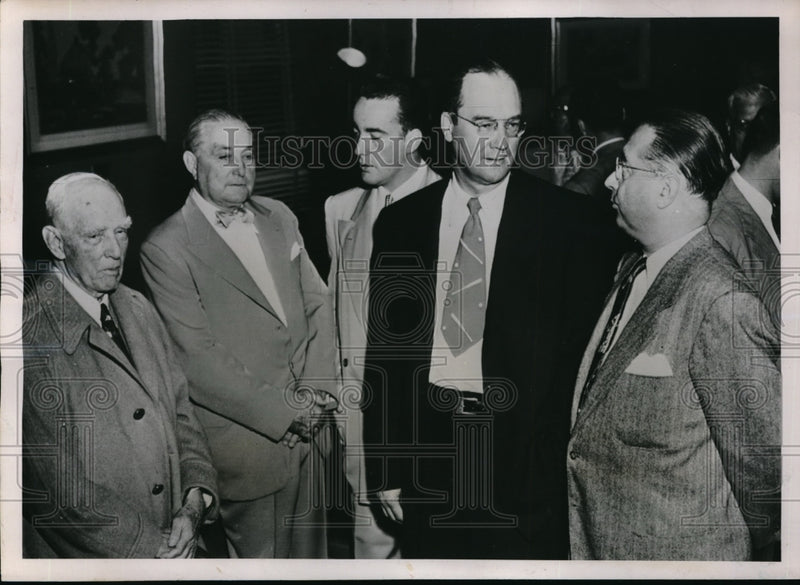 Load image into Gallery viewer, 1951 Press Photo American Legion Club Executives in New York - nec67063
