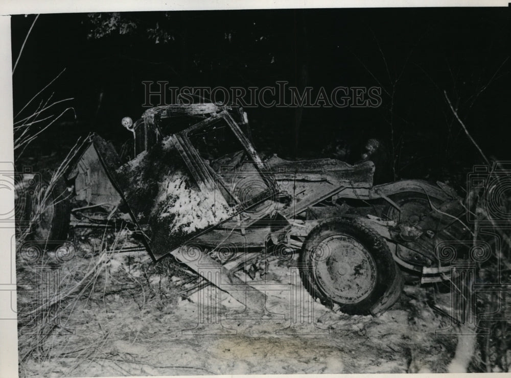 1938 Press Photo Frederic, Wis wreck of schoolbus hit by a semi truck