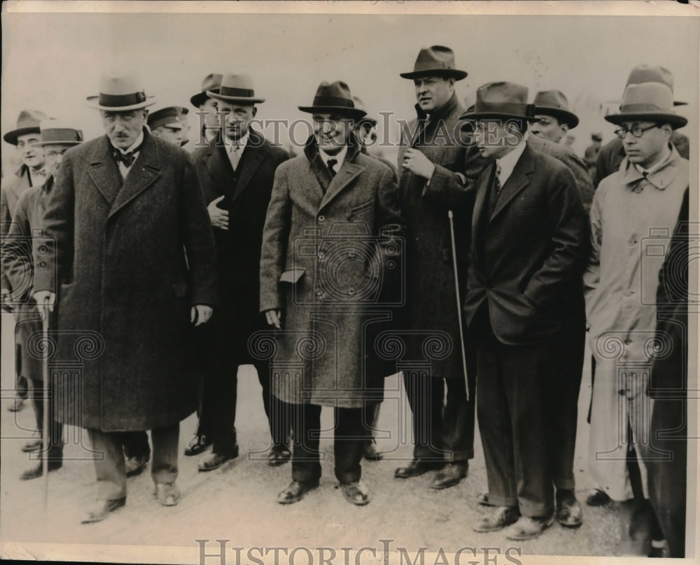 1927 Press Photo Berlin, Germany Von Schubert, Brandenberg await Lindberg monopl