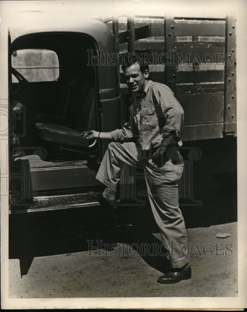 1945 Press Photo Otto D Whipple with his Dodge truck with hydraulic seats