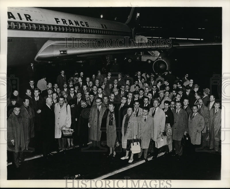 Load image into Gallery viewer, 1965 Press Photo Czech Philharmonic Orchestra at Kennedy International Airport
