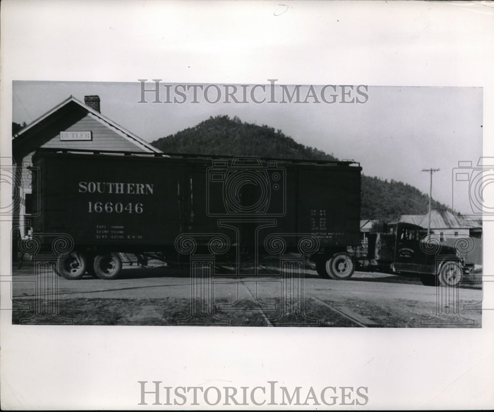 1961 Press Photo transportation of box car pulled by truck - nec67435