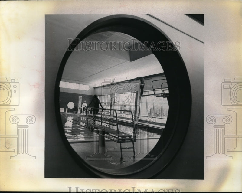 Load image into Gallery viewer, 1975 Press Photo Olympic sized swimming pool at Cuyahoga College in Parma, Ohio
