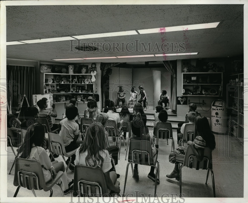 1972 Press Photo Las Vegas Hilton youth hotel - nec67480