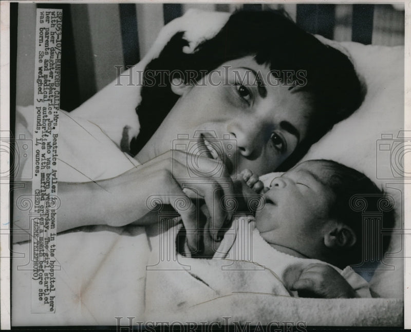 Load image into Gallery viewer, 1951 Press Photo Beatrice Avilez holding her daughter Beatrice Judy
