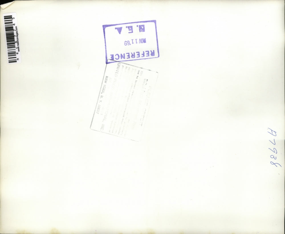 1969 Press Photo Fights outside M.I.T. Instrumentation labs