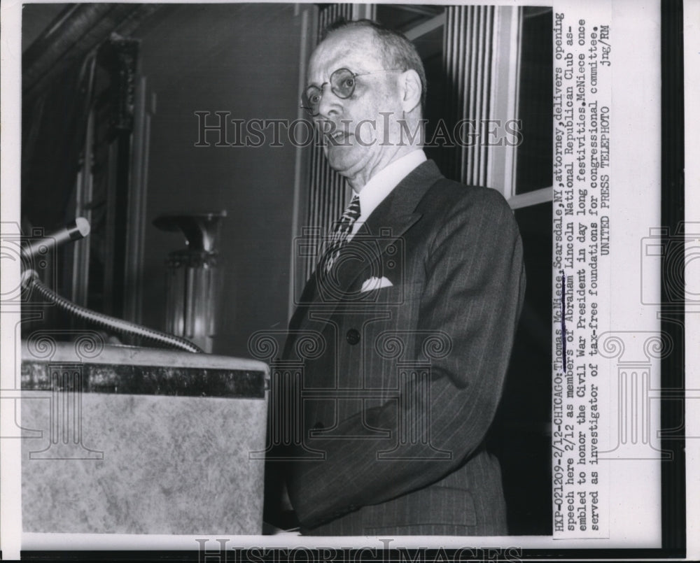 1955 Press Photo Thomas McNiece, New York Attorney delivering opening speech
