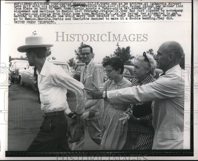 Load image into Gallery viewer, 1957 Press Photo 16 Year Olds Curtis Winston &amp; Charlotte Cook Return To New York
