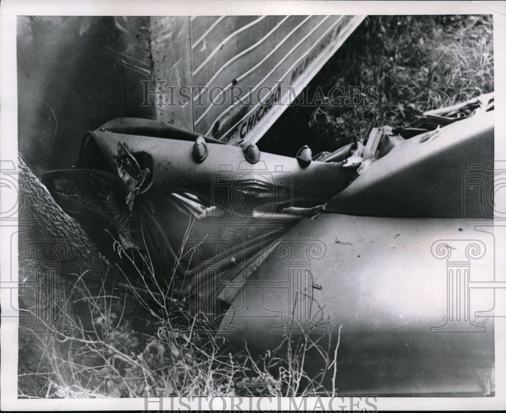 1954 Press Photo Truckdriver James Truman Richey crushed to death in wreck