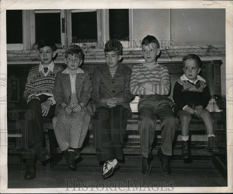 Load image into Gallery viewer, 1946 Press Photo 5 former blue kids all alive as a result of sergional techics

