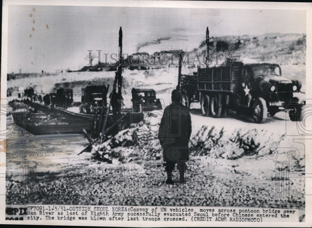 1951 Press Photo Men watching the convoy of UN Vehicles as they move