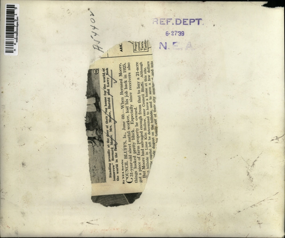 1939 Press Photo Mr & Mrs Bernard Moore & family at their Iowa home - nec67919