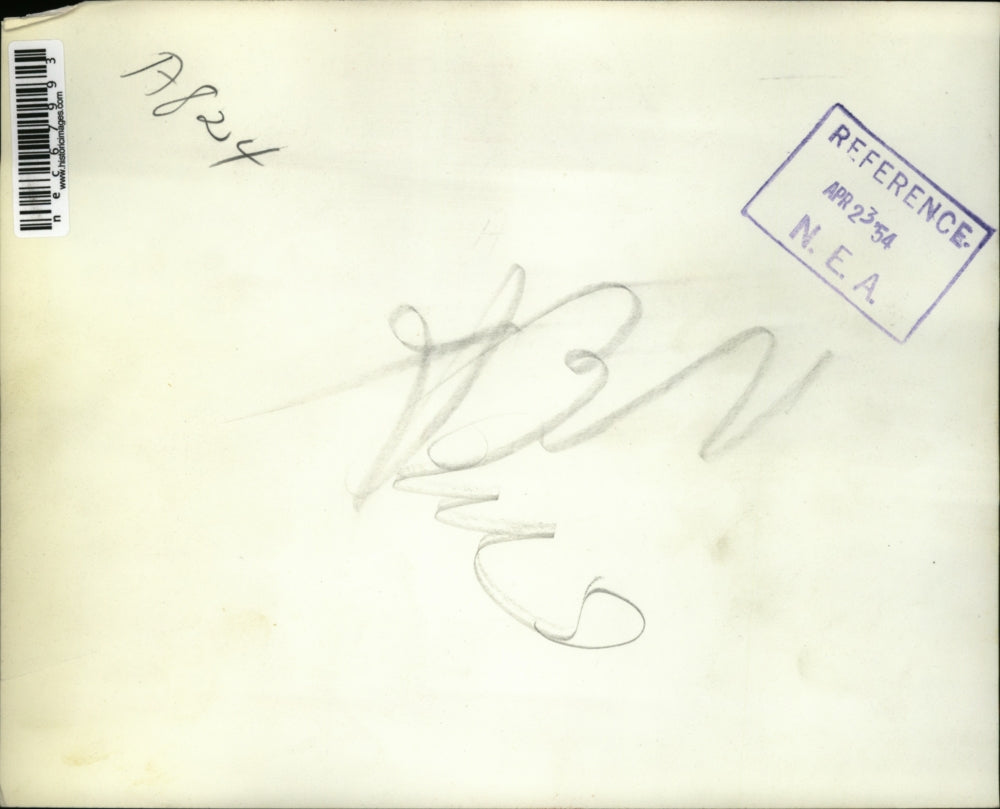 1954 Press Photo Bardsyown, Ky JC Hutchins in farm pond search for missing niece age 3