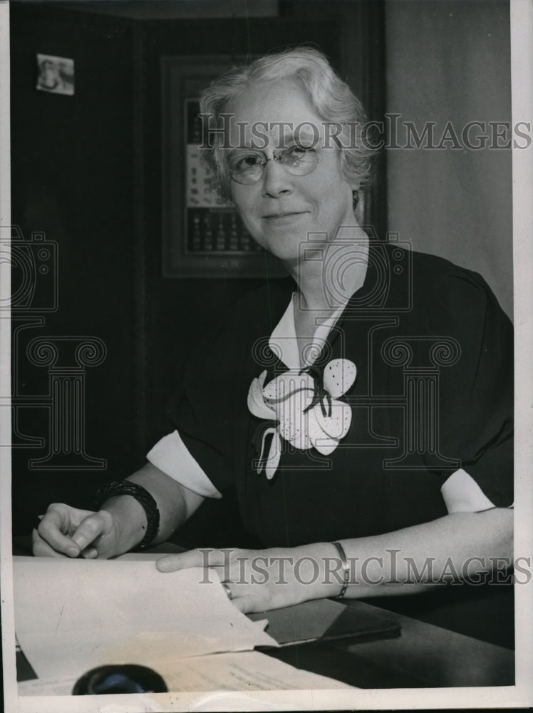 Load image into Gallery viewer, 1938 Press Photo Mrs edith Jarvis Alden Elected Secretary Of Burlington Line
